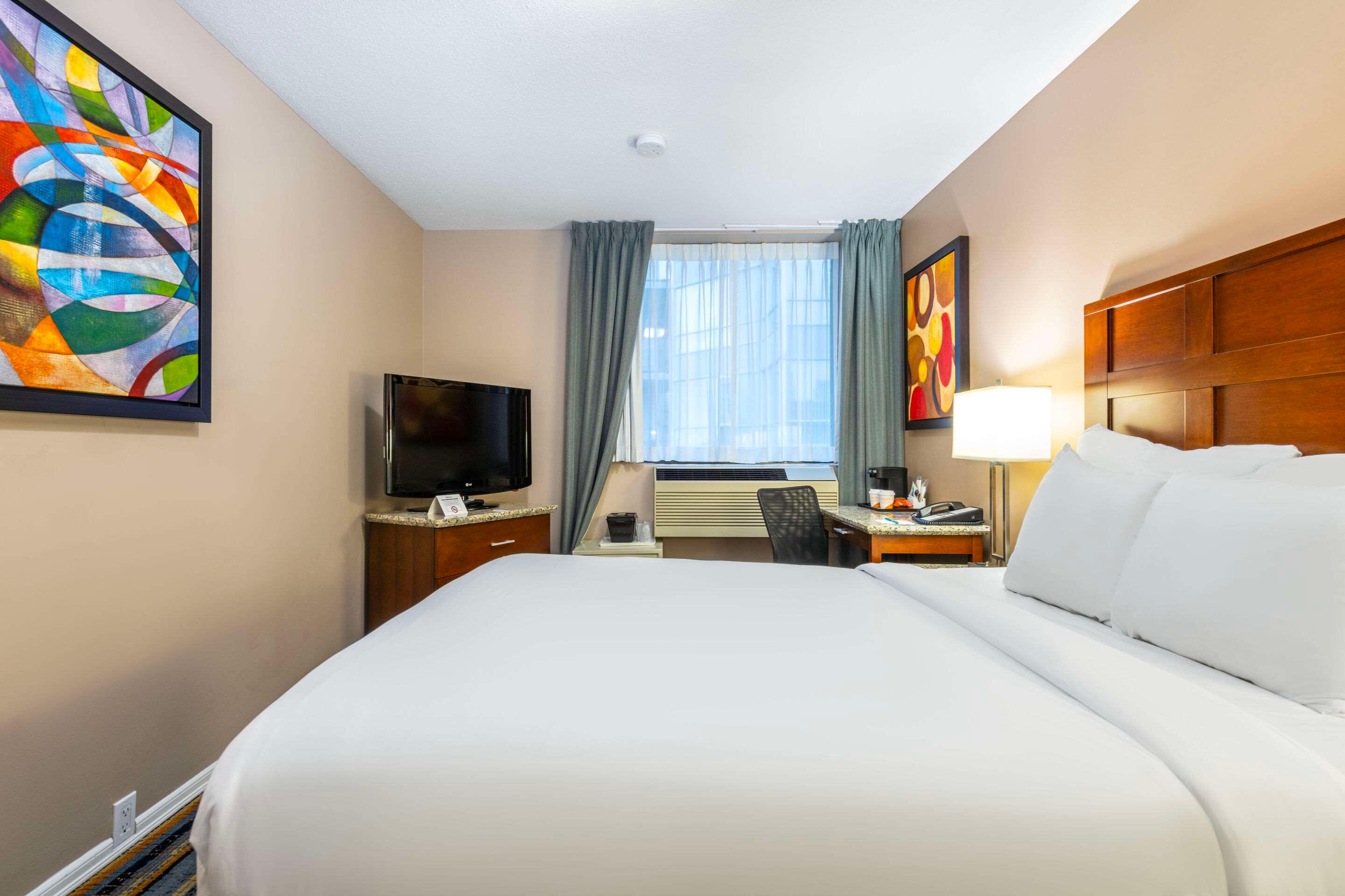 ROOM, DOUBLE BED