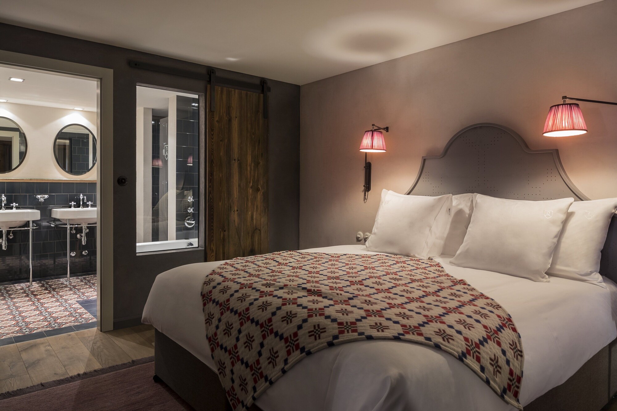 Double Bed, Balcony