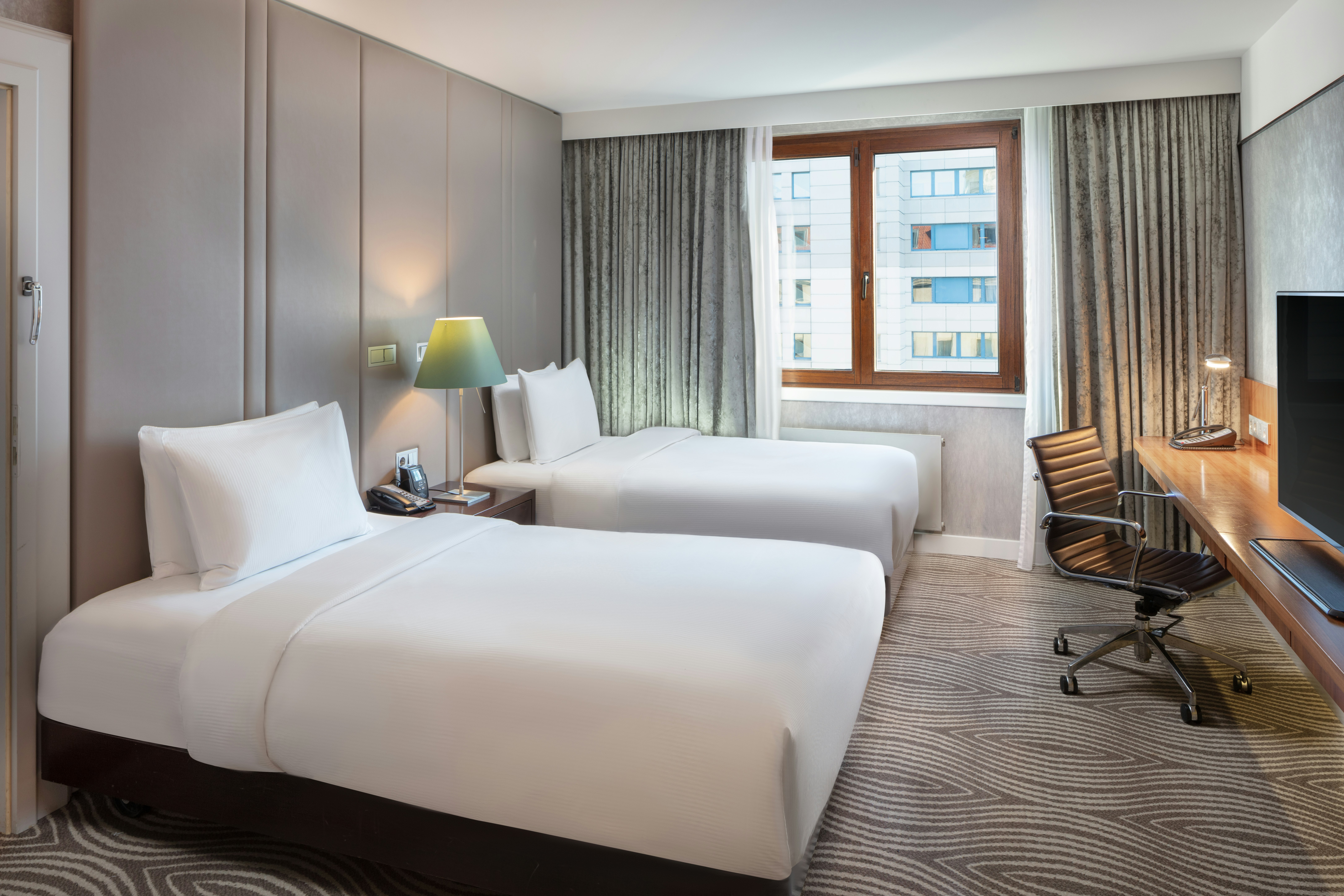 Hilton Berlin 25/70