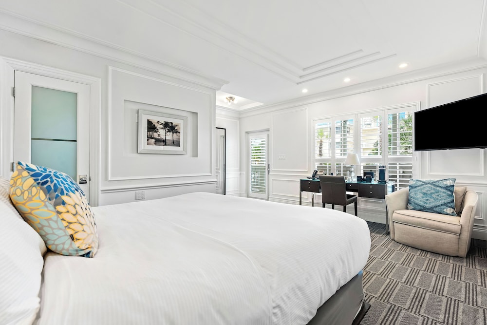 Superior, King Bed, Pool Side