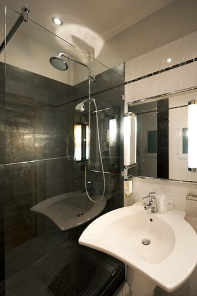 HOTEL DES BAINS 34/60