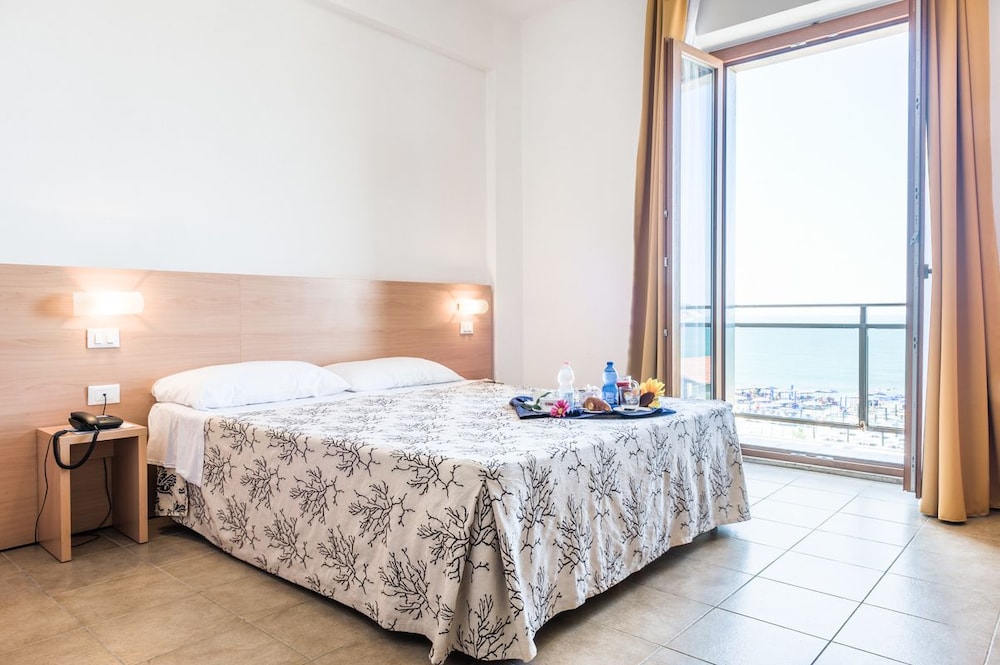 Hotel Rondine 7/38