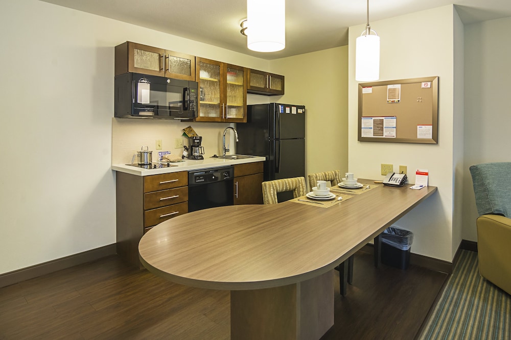 Candlewood Suites Pensacola University Area 47/58