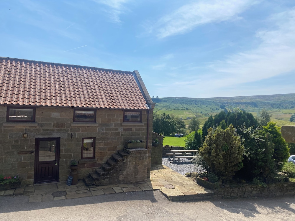 Craven Garth Cottages 2/50