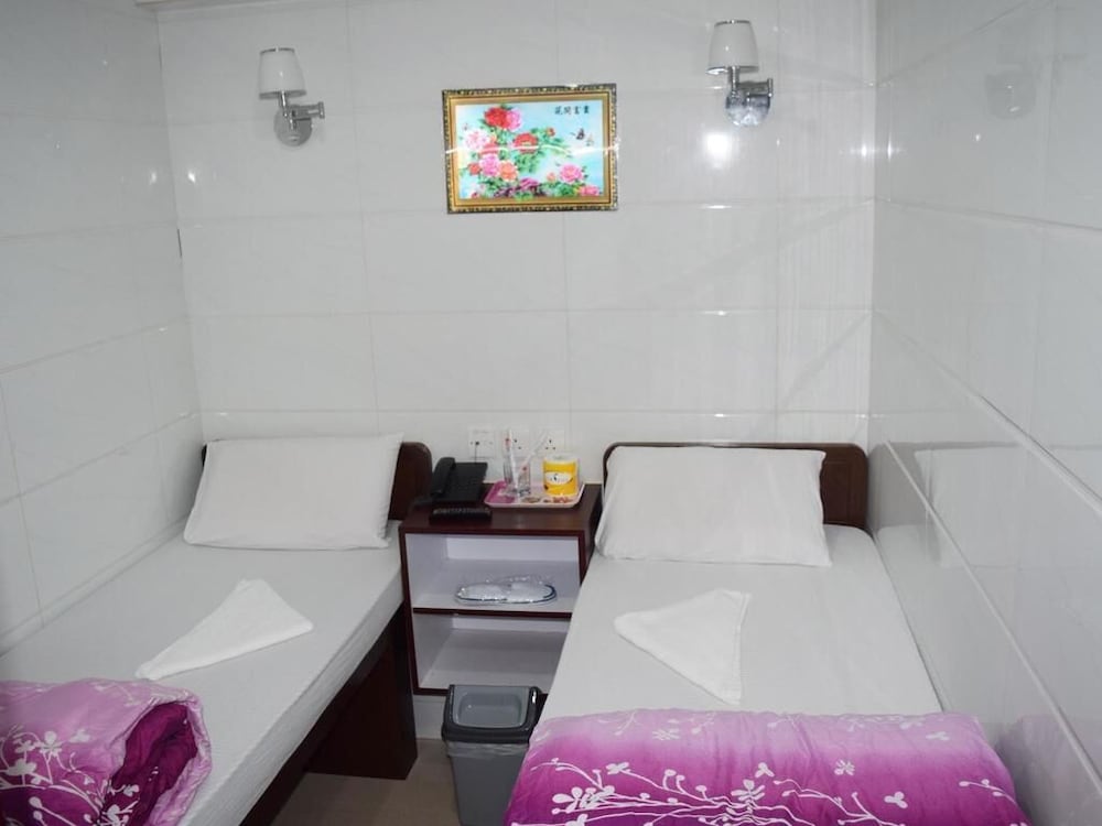 Pay-Less Guest House 20/50