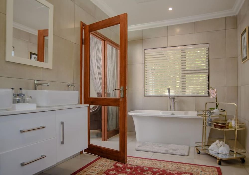 The Reserve Boutique Hotel 31/33