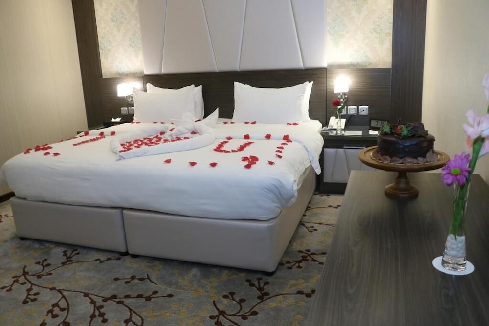 جناح بريميير بسرير كينج، Ayan furnished units and Suites 2/3