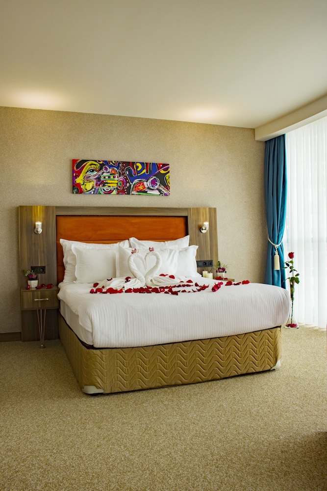 STANDARD, QUEEN BED