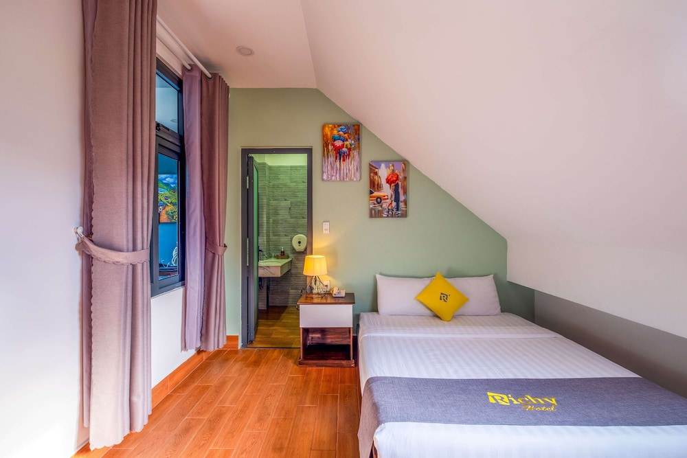 Richy Hotel 17/40