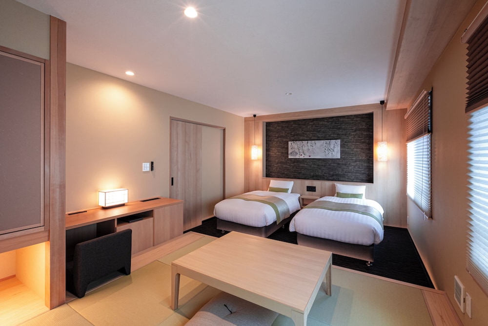 Rinn Shirakawa South 12/50