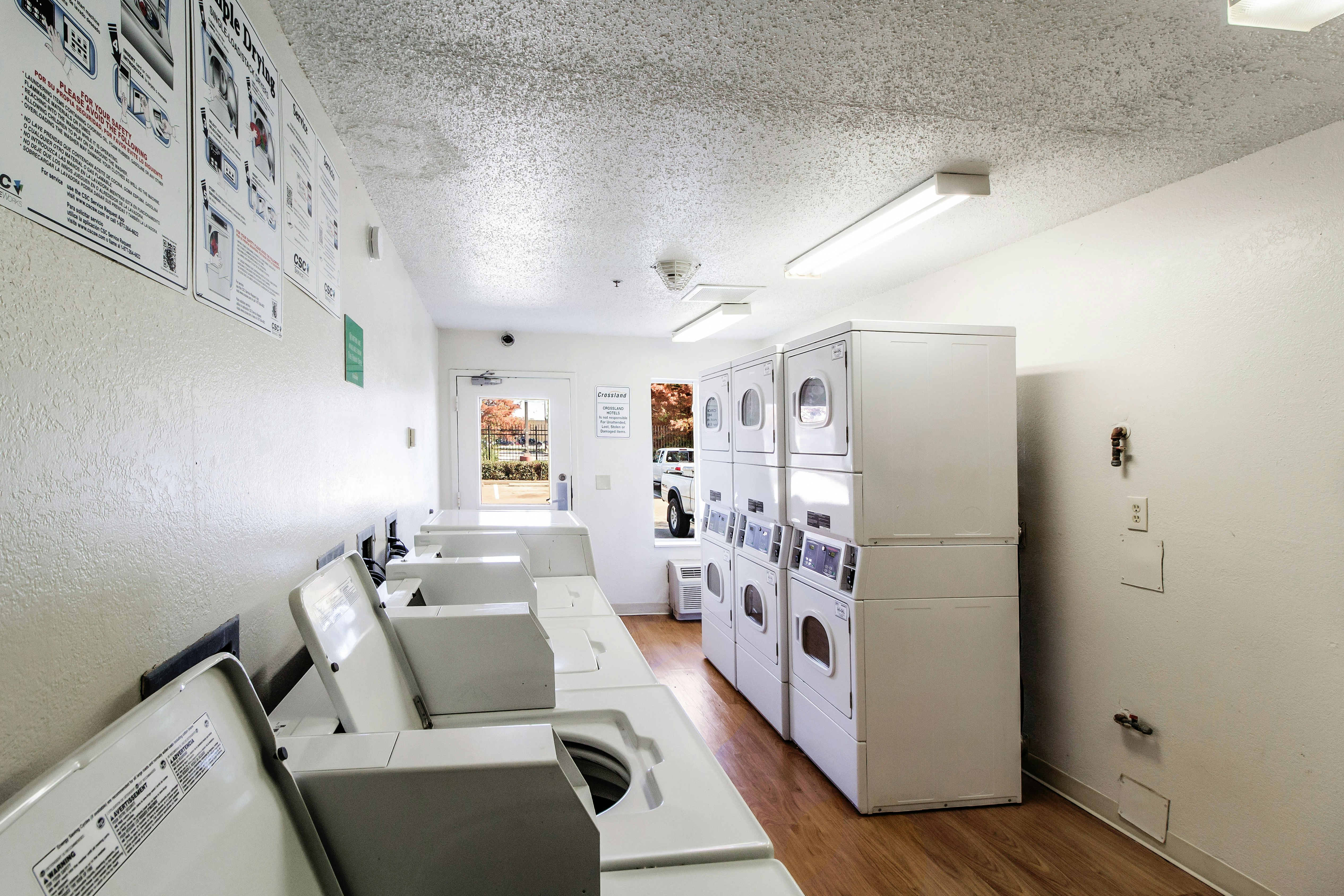 HomeTowne Studios by Red Roof Houston - West Oaks/ Energy Corridor 18/36