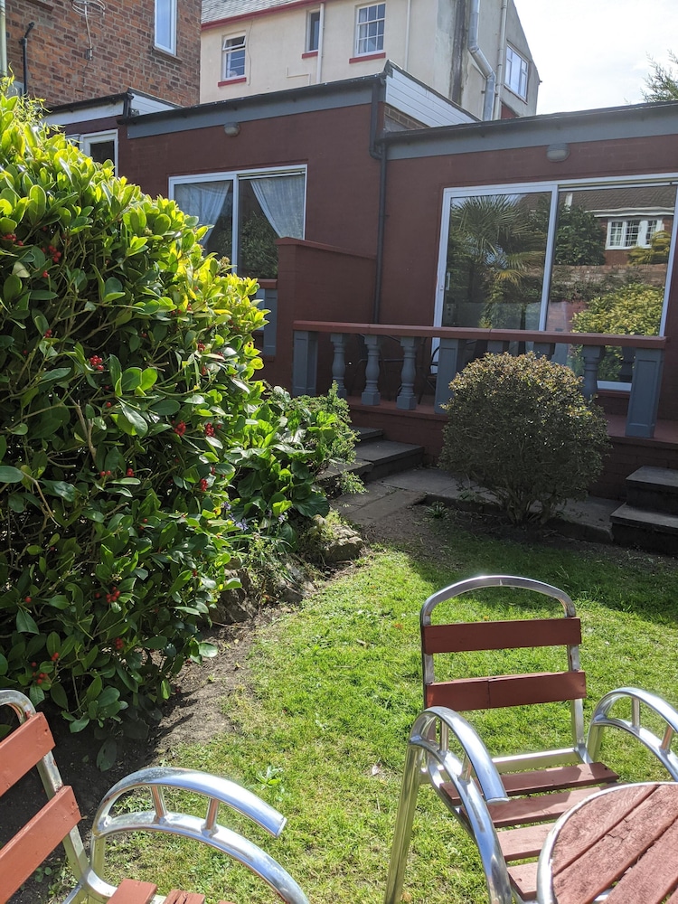 Balmoral Lodge Hotel 6/42