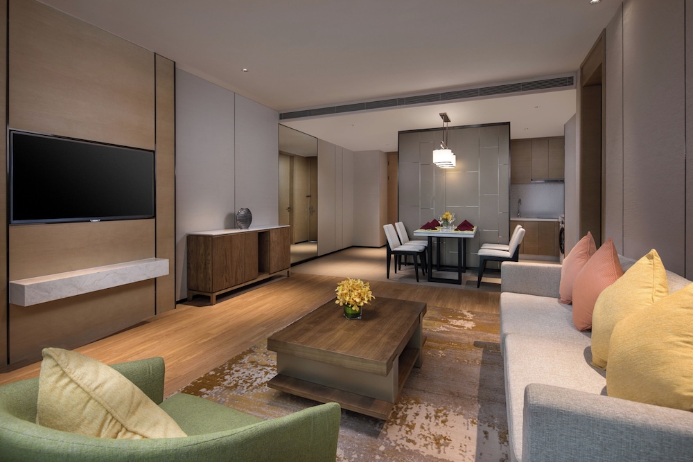 HOLIDAY INN NANJING HARBOUR 49/76