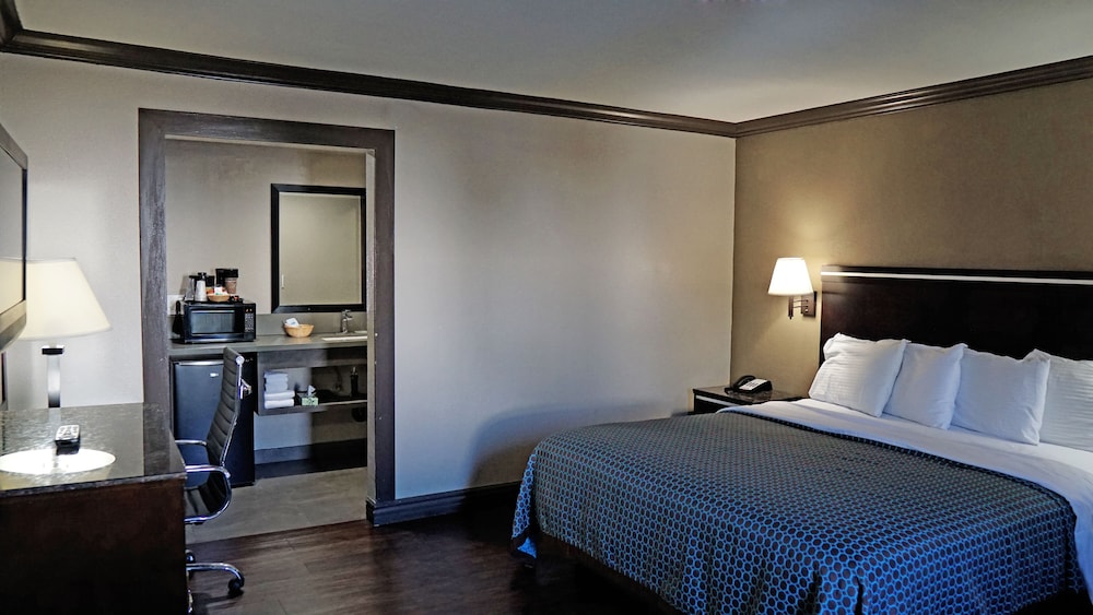 Hawthorne Plaza Inn 12/40