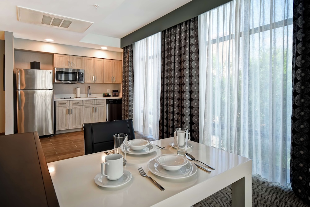 Homewood Suites By Hilton Greenville Downtown Sc 40/48