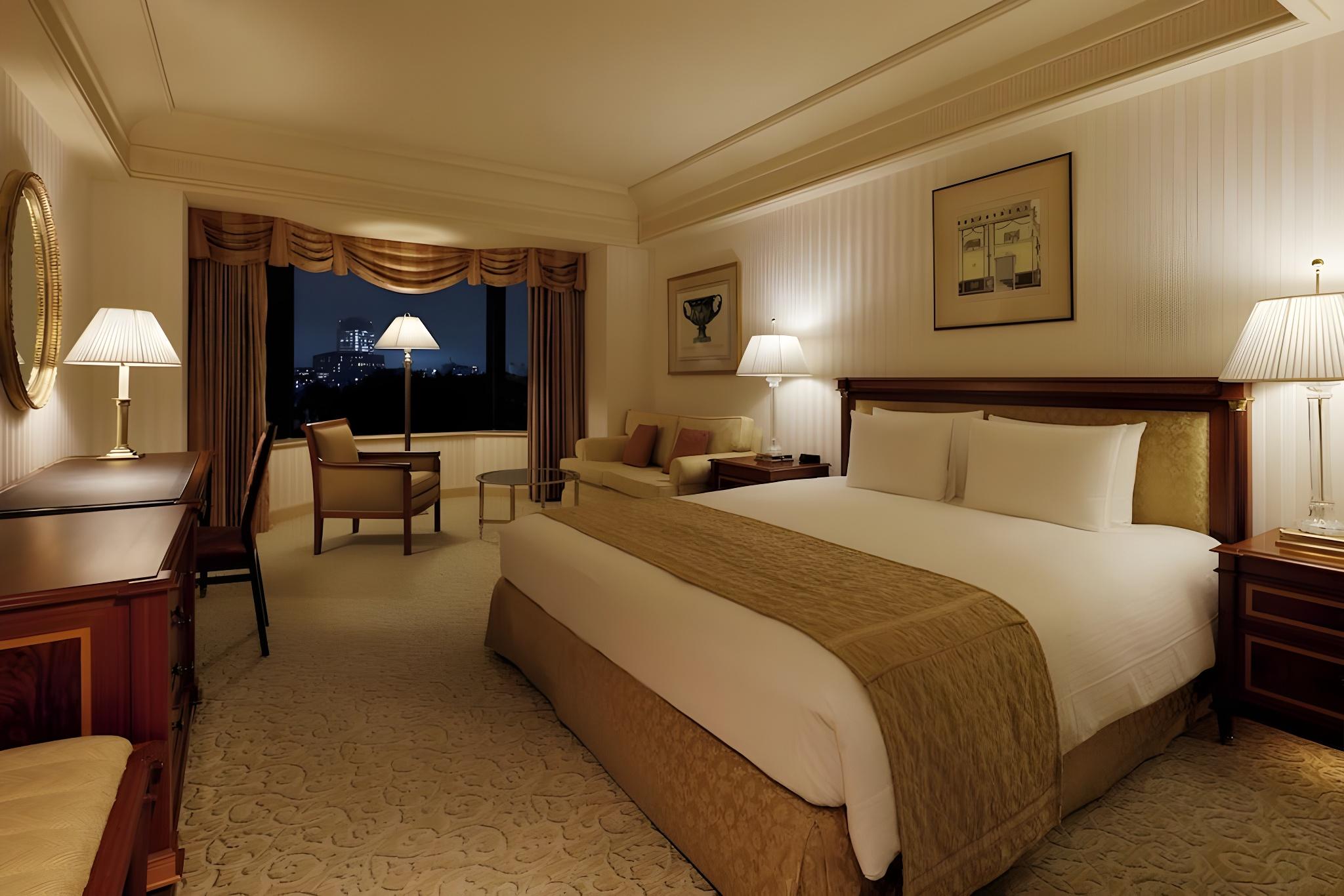Luxury, King Bed, Executive Level, Pool Access