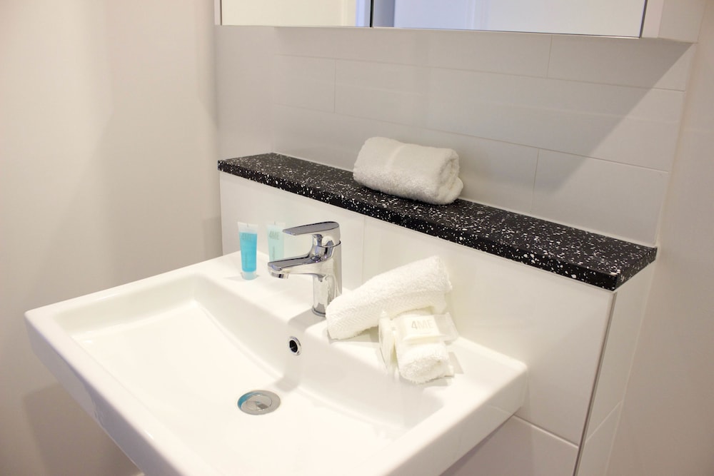 Synergy Broadbeach 24/52