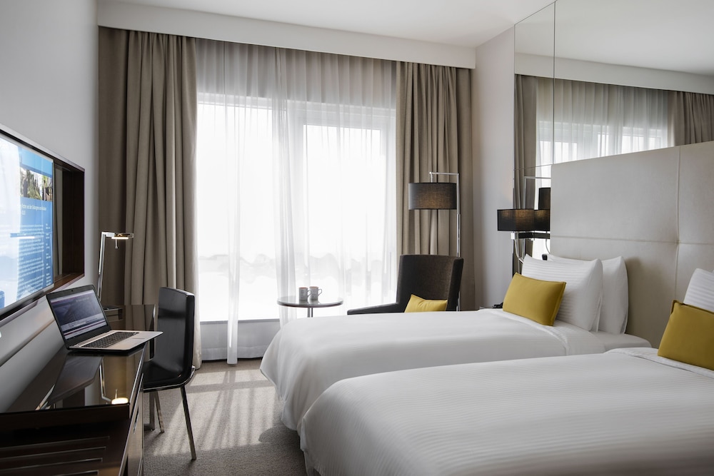 CENTRO, TWIN BEDS