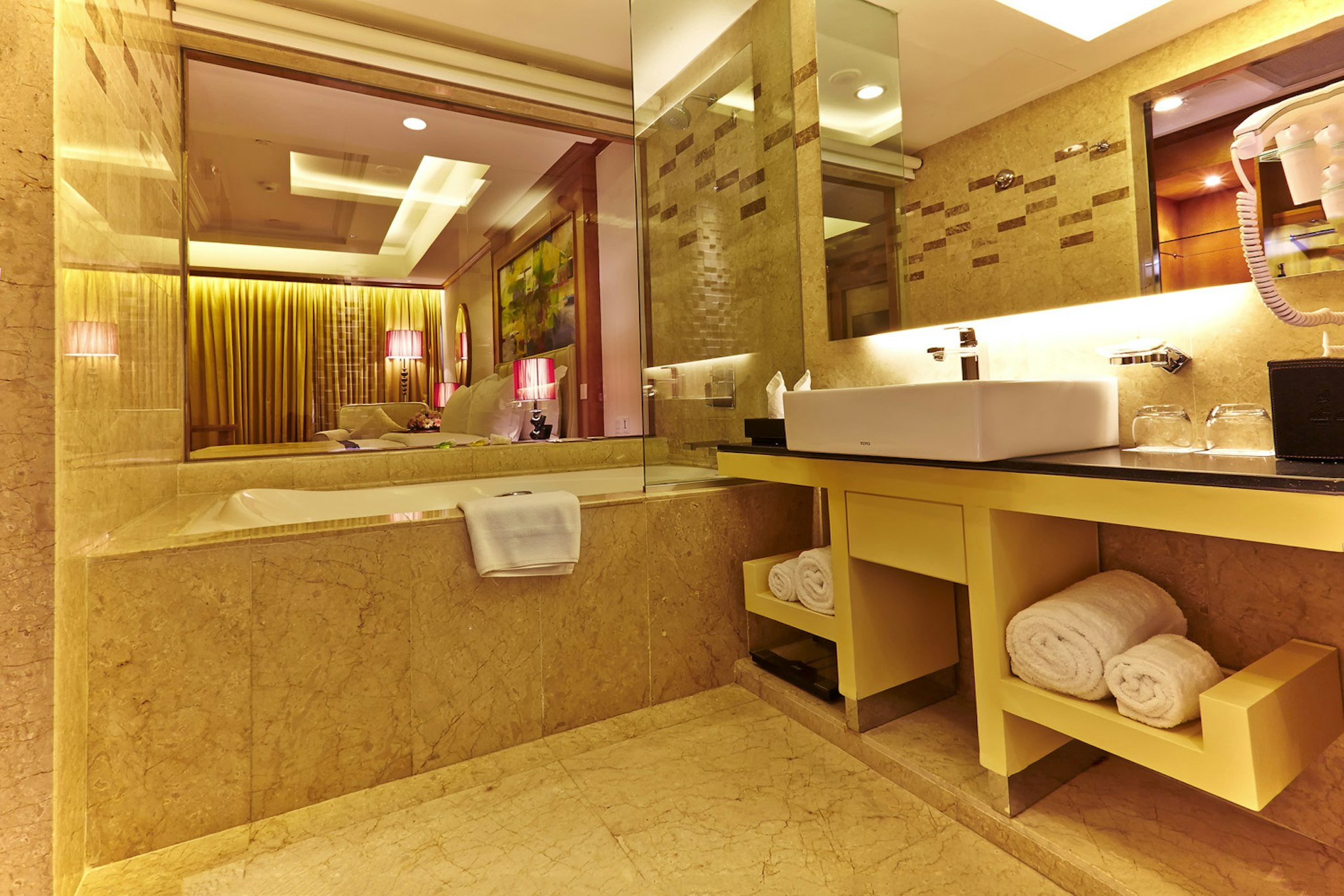 Six Seasons Hotel 40/42