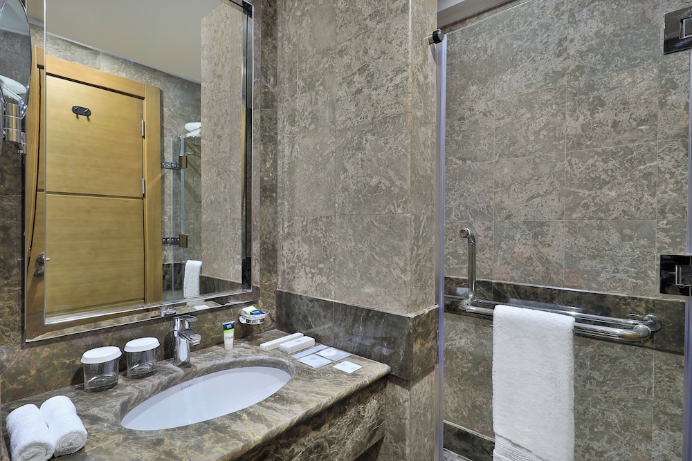 جناح بريميوم بسريرين مزدوجين بغرفتي نوم للمدخنين، فور بوينتس باي شيراتون الفندقية(Four Points By Sheraton Makkah Al Naseem) 10/10