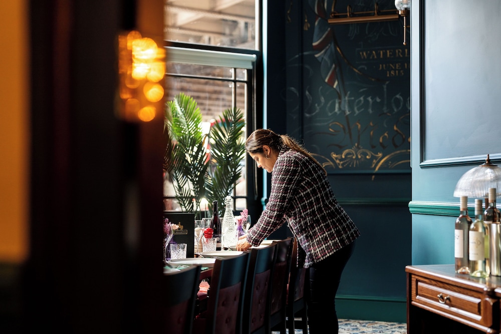 The Wellington Hotel, Waterloo 8/50