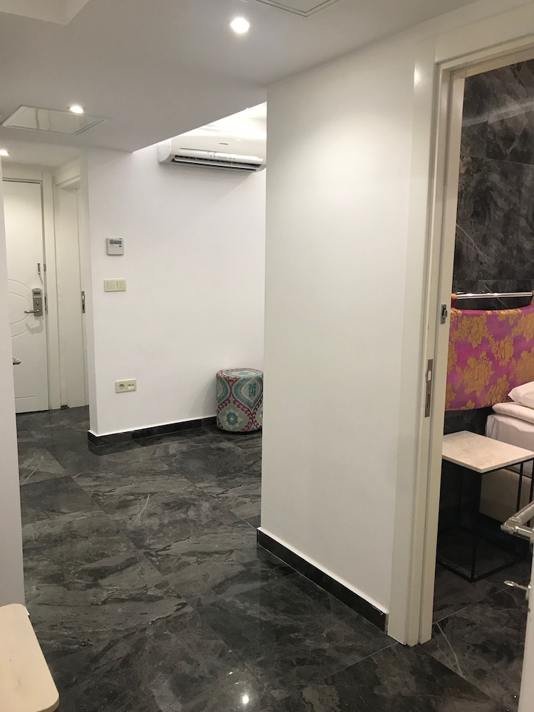 B Guest Hotel photo4