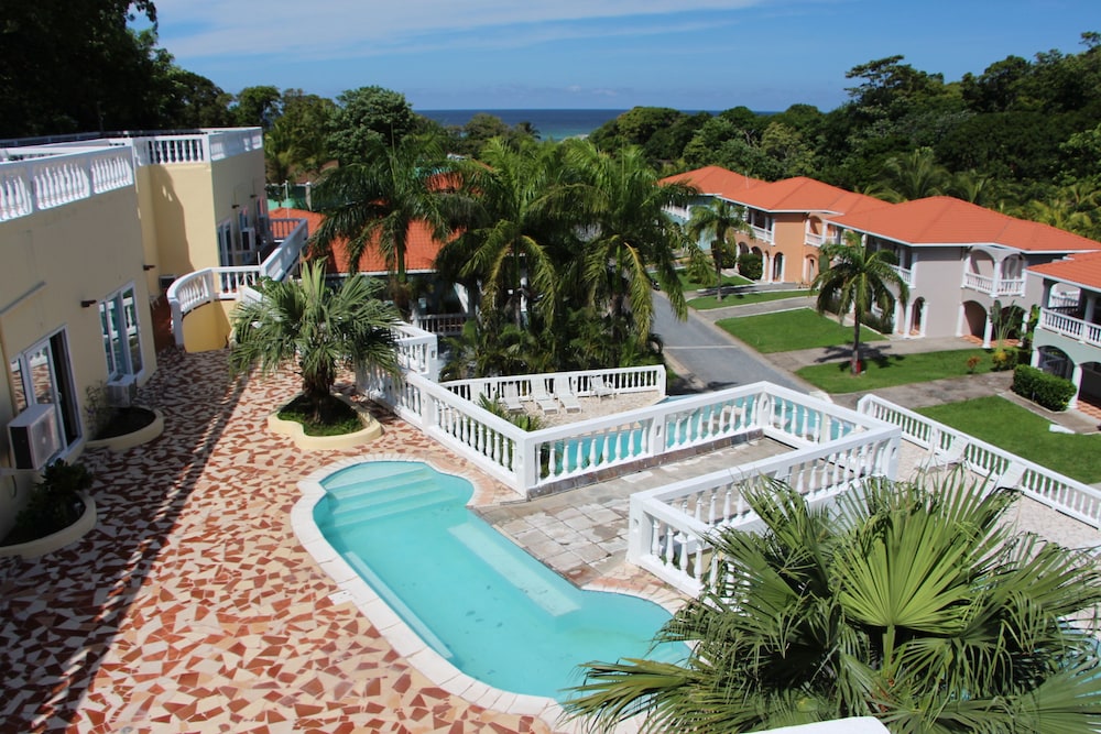 West End Divers Resort 19/28