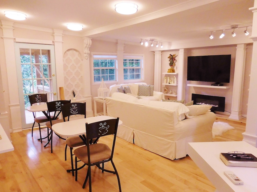 The Cottage Bed & Breakfast 9/19