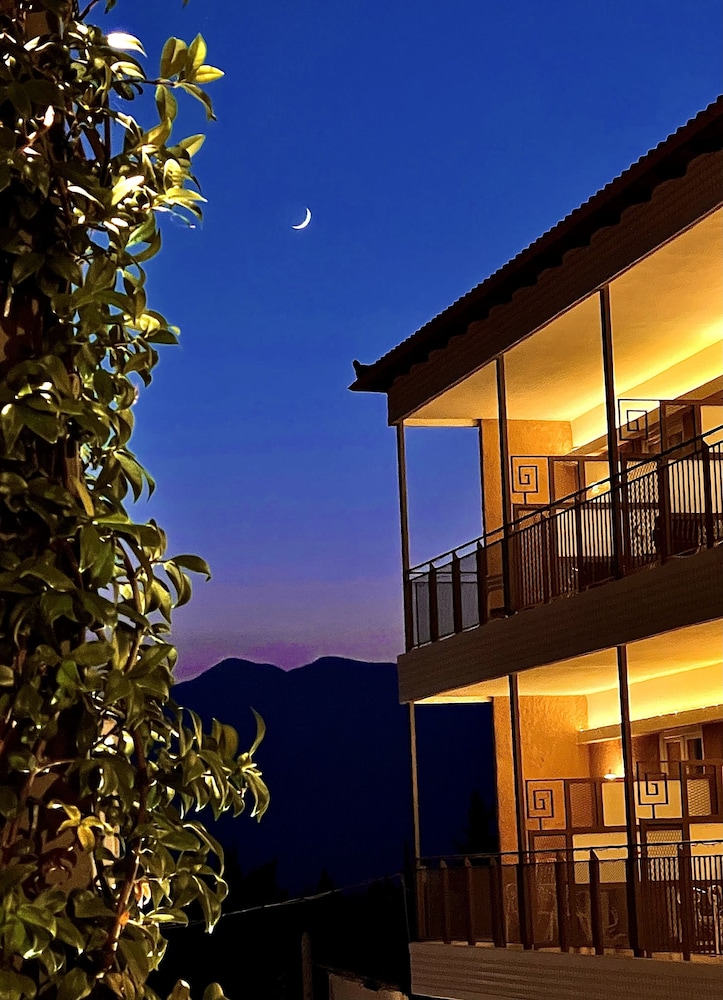 Nidimos Hotel 4/50