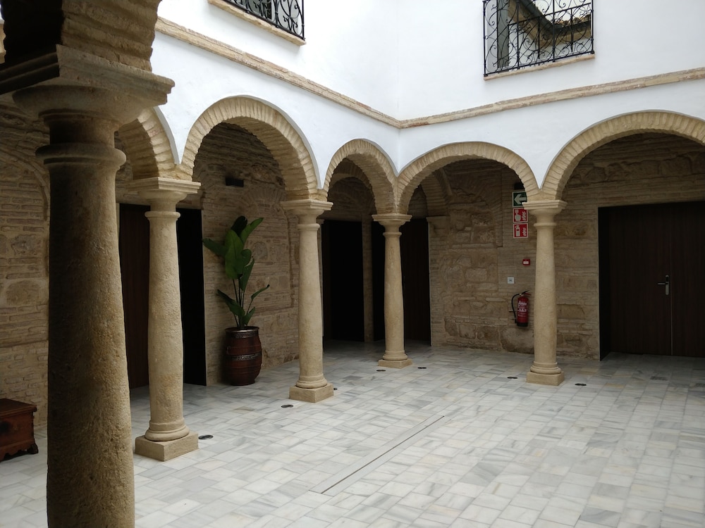 Patios Del Orfebre 44/64