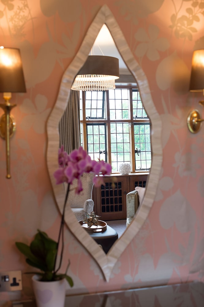 Hogarth S Stone Manor 30/73