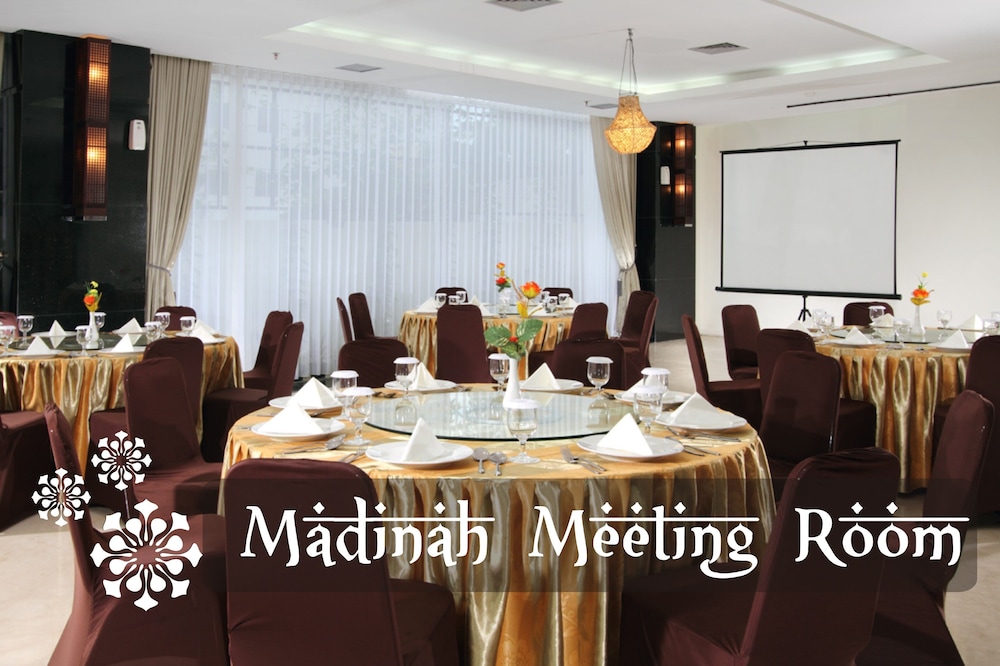 Hotel Namira Syariah Pekalongan 50/61