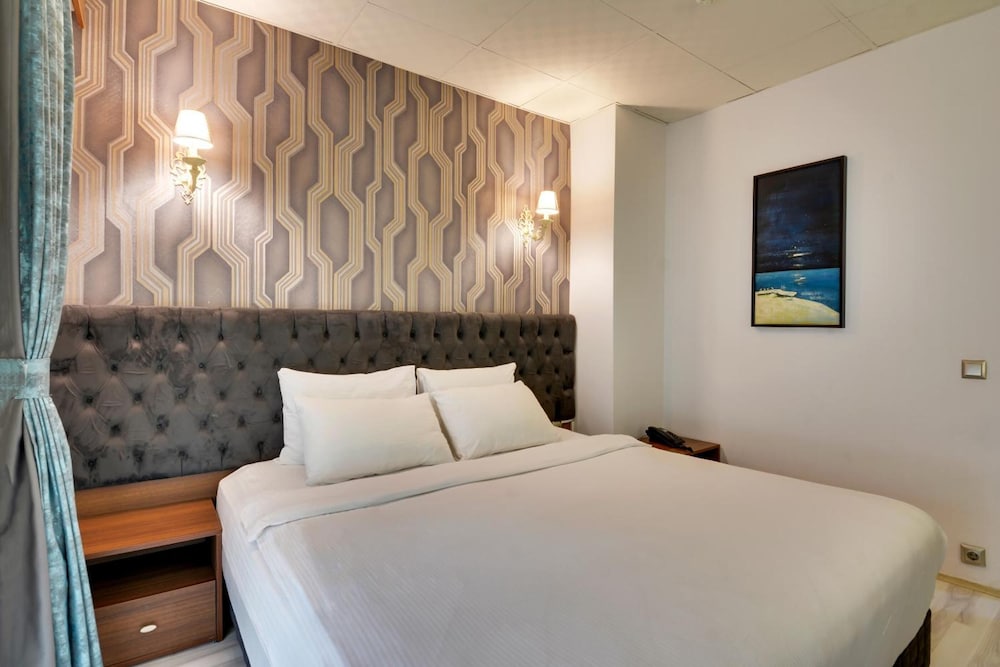 Castillo Luxury Rooms And Suites 6/38