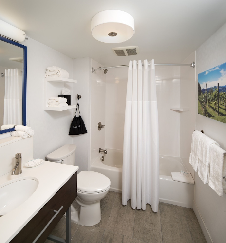 Room at Hampton Inn Long Island/Commack, COMMACK - NY