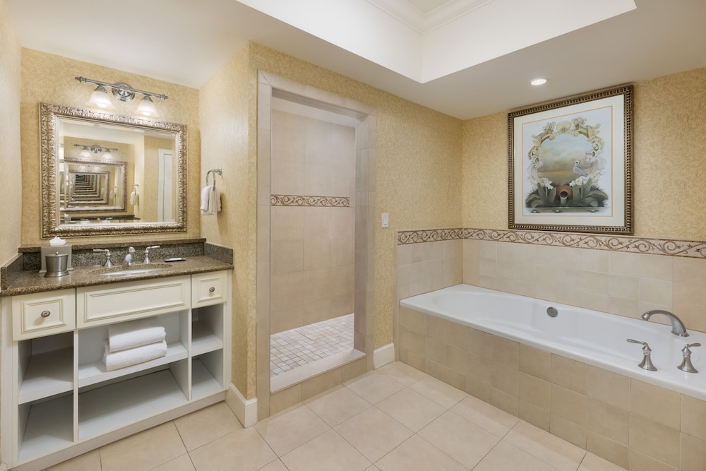 1 BEDROOM, SUITE, LARGE