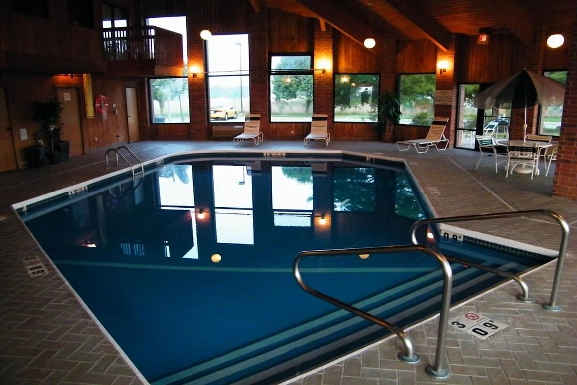 Capital O Amerihost Inn and Suites Mexico Hwy 54 MO 15/25