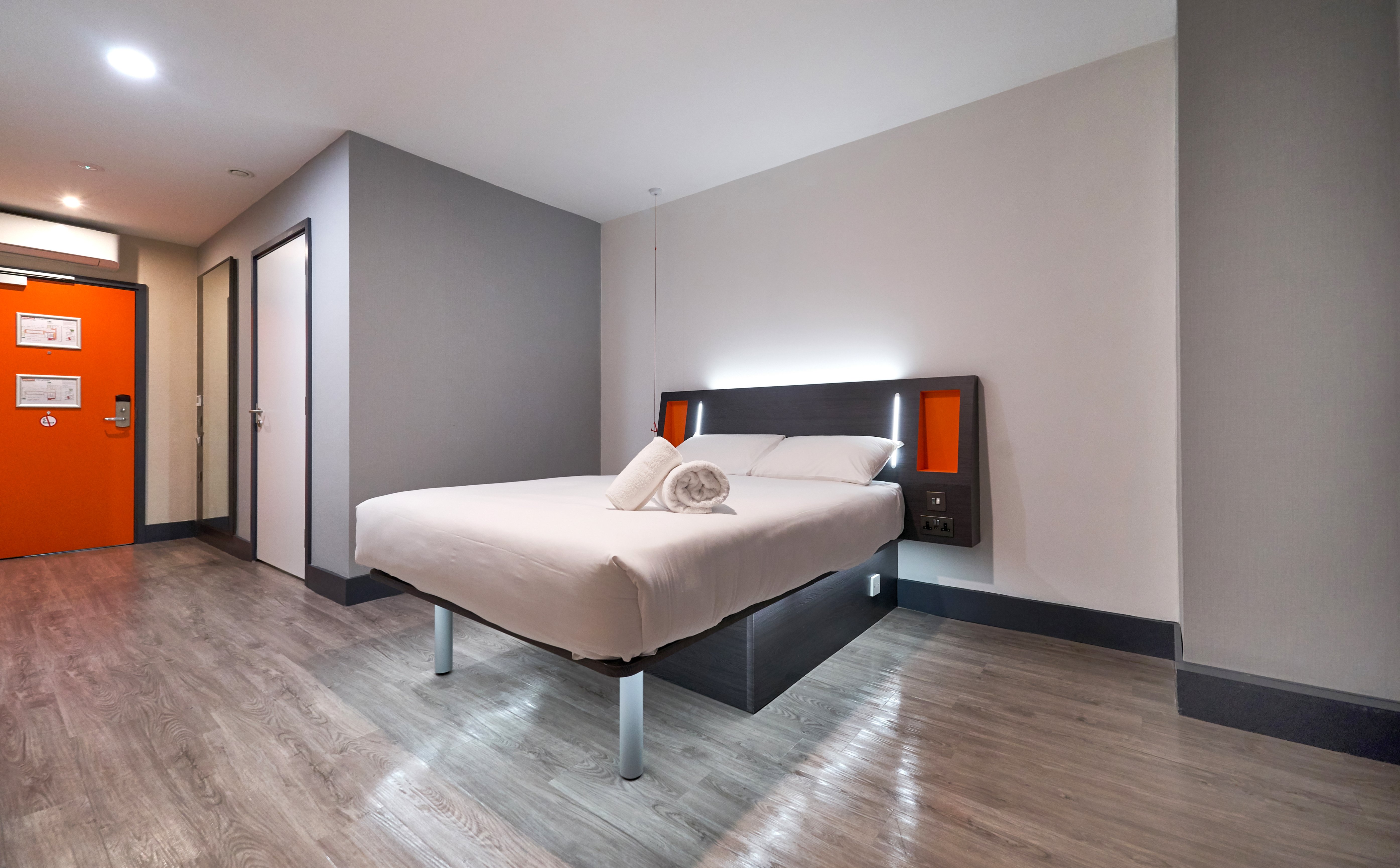 ROOM, DOUBLE BED, NO WINDOW, ACCESSIBLE
