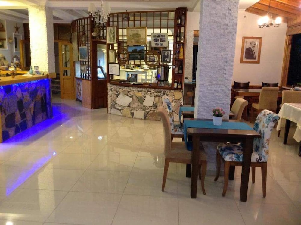Hotel Mola 16/30