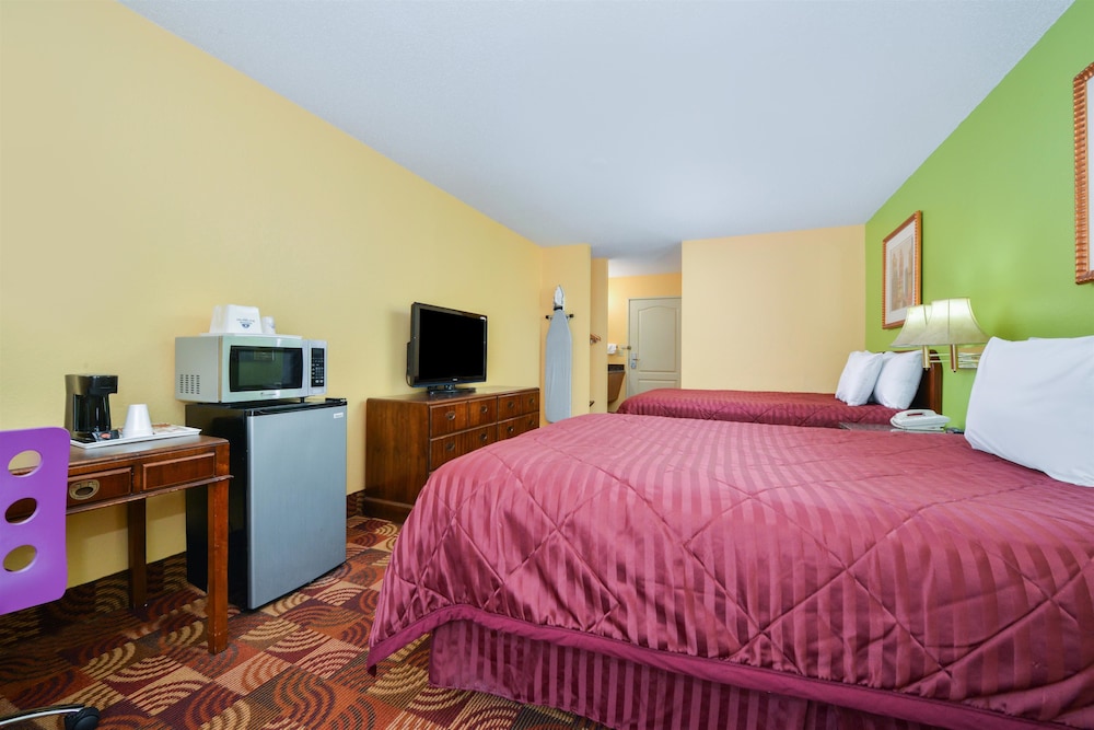 SUPER 8 BY WYNDHAM LAKE OF THE OZARKS 15/30