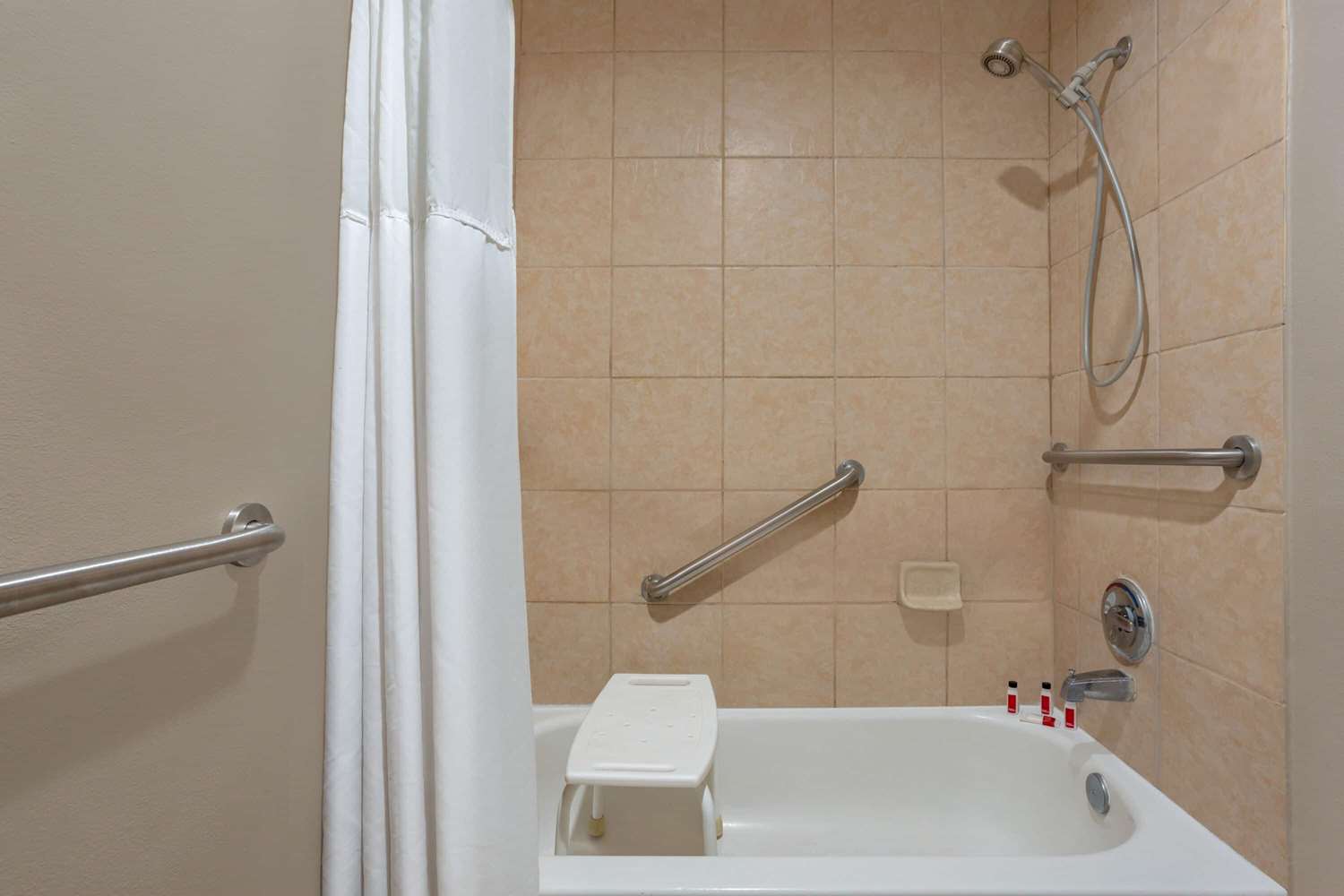 Super 8 by Wyndham Universal City 54/55