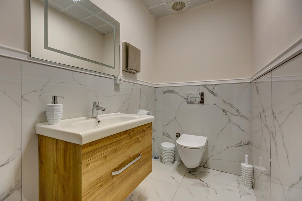 Hanedan Hotel 38/40