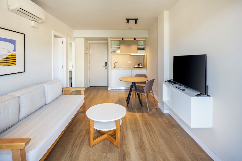 Hotel LIVVO Anamar Suites 48/65