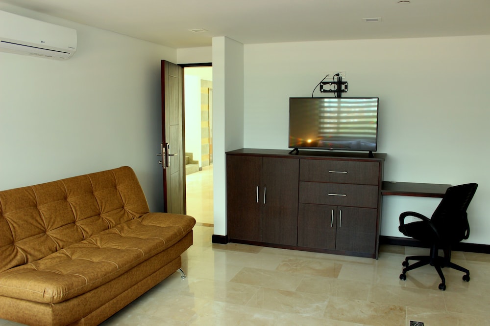HOTEL LLERAS 10 8/63
