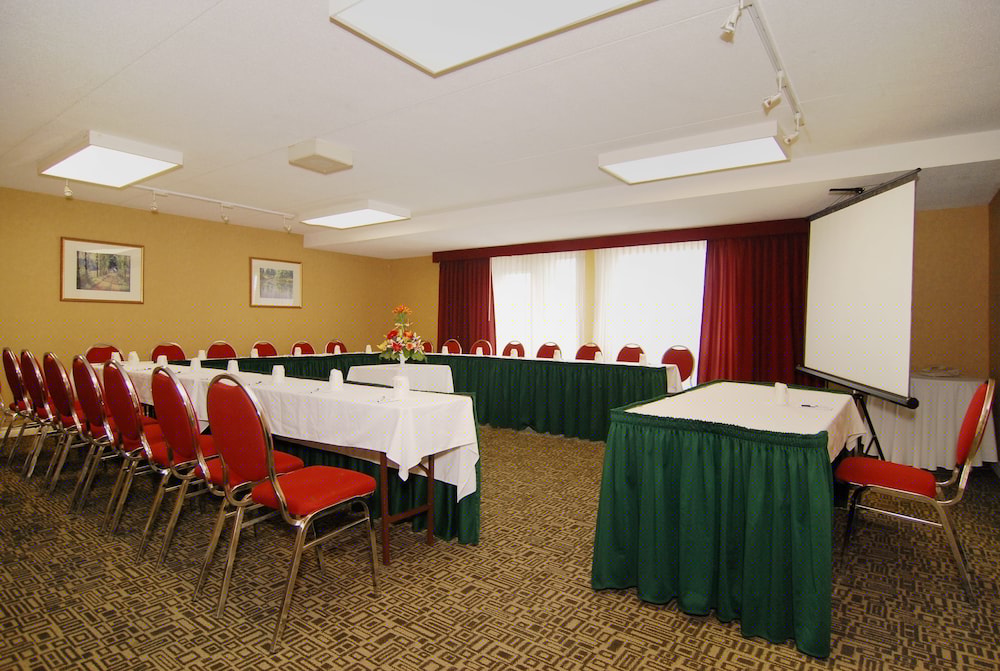 Quality Inn and Suites Brampton 44/47