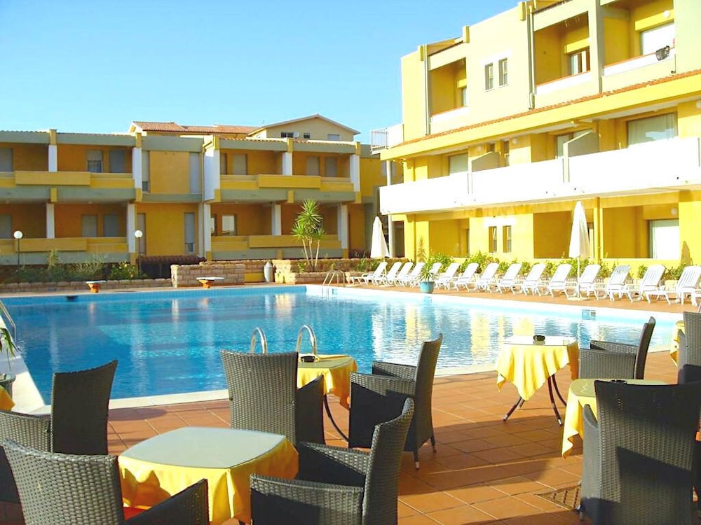 Club Malaspina Hotel and Resort 6/54