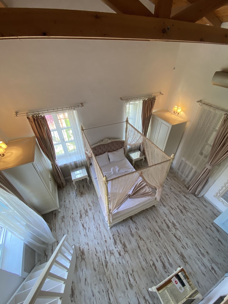 Alacati Roka Tas Otel 12/29