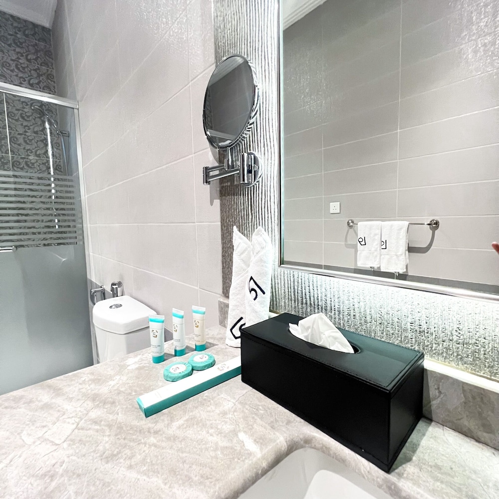 فندق المستوى التاسع(Level Nine Hotel) 30/31