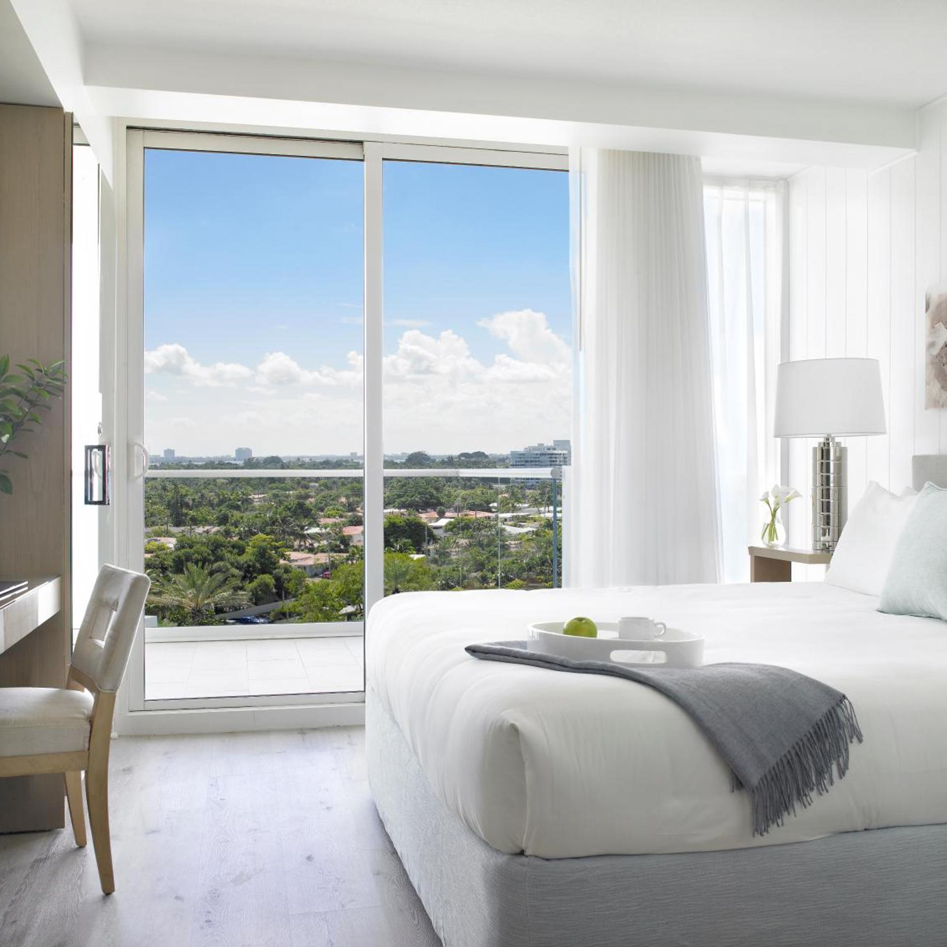 Suite, King Bed, Sunset View