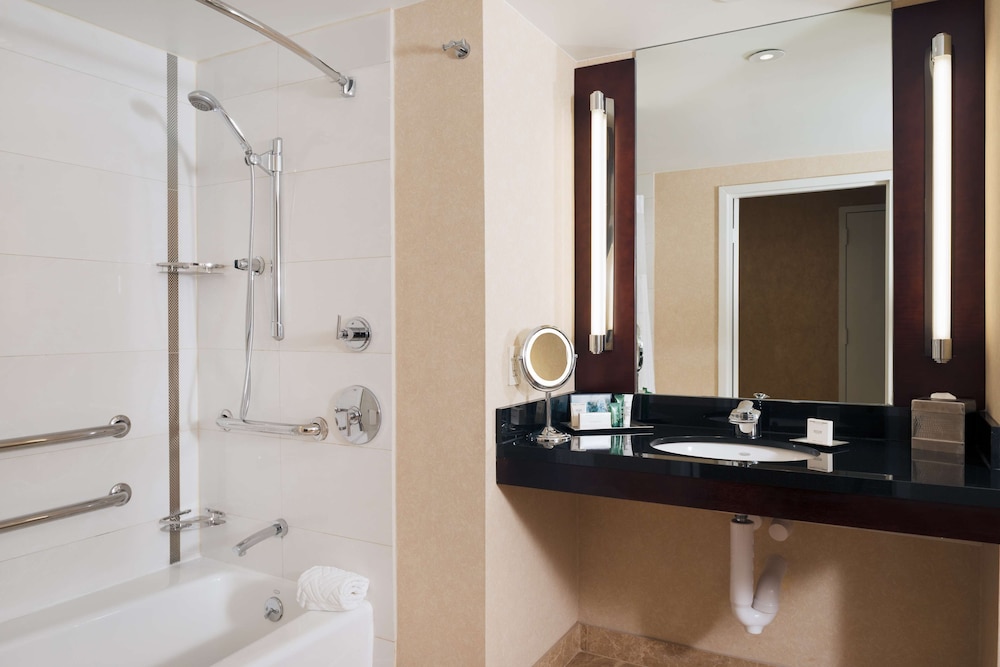 Hilton Charlotte Uptown (ex Hilton Charlotte Center City) 22/82