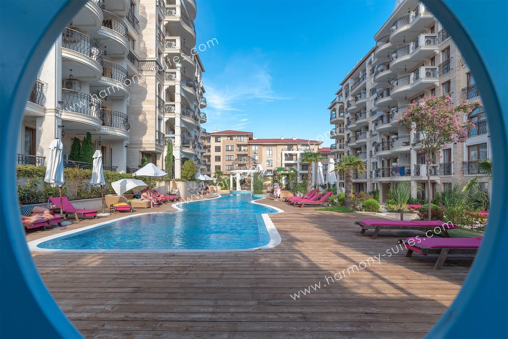 Harmony Suites 10 33/42